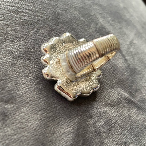 Silver Toned Expandable Ring - Picture 6 of 6